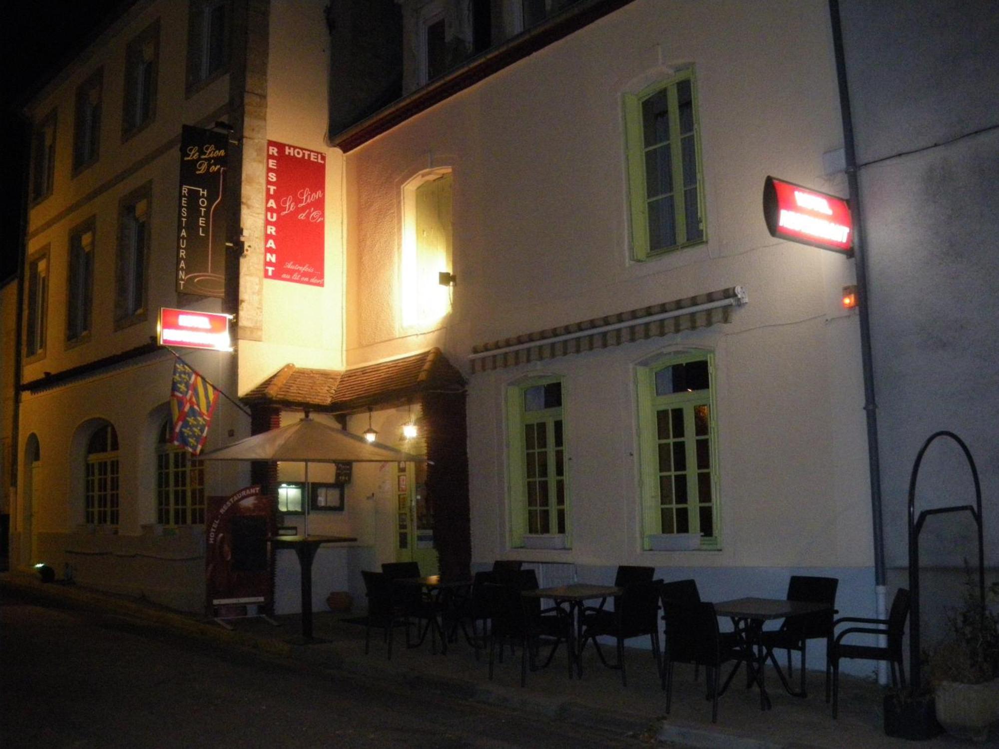 Hotel Restaurant Du Lion D'Or Chateau-Chinon Exterior photo