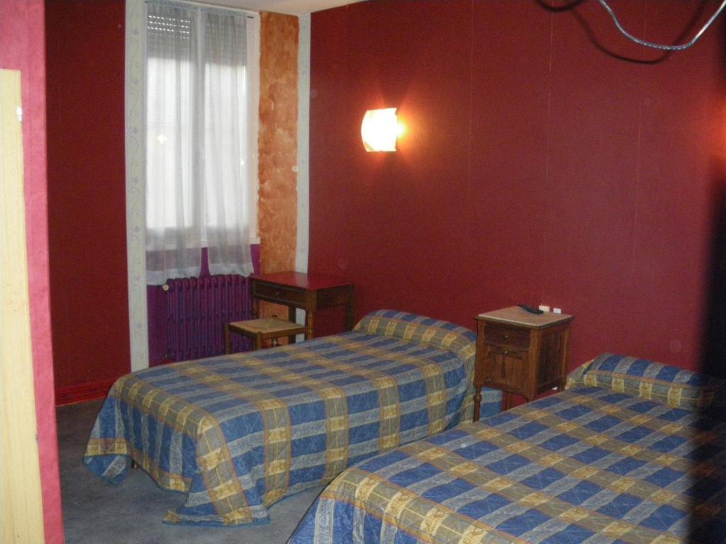 Hotel Restaurant Du Lion D'Or Chateau-Chinon Room photo